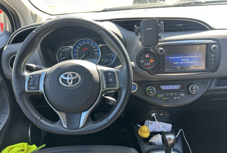 Toyota Yaris III (2) HYBRID 100H DESIGN 5P * ENTRETIEN TOYOTA * BATTERIE NEUVE * GPS * CAMERA