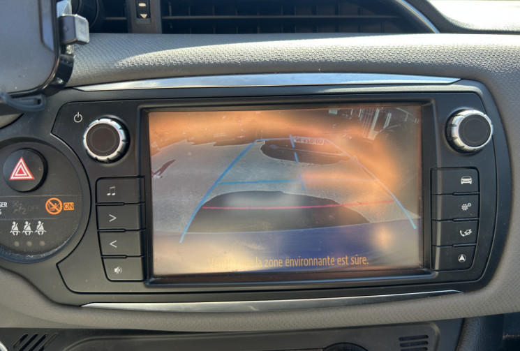 Toyota Yaris III (2) HYBRID 100H DESIGN 5P * ENTRETIEN TOYOTA * BATTERIE NEUVE * GPS * CAMERA