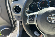 Toyota Yaris III (2) HYBRID 100H DESIGN 5P * ENTRETIEN TOYOTA * BATTERIE NEUVE * GPS * CAMERA