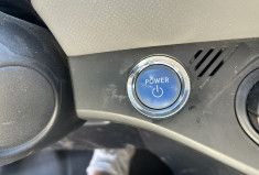 Toyota Yaris III (2) HYBRID 100H DESIGN 5P * ENTRETIEN TOYOTA * BATTERIE NEUVE * GPS * CAMERA