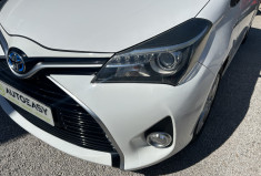 Toyota Yaris III (2) HYBRID 100H DESIGN 5P * ENTRETIEN TOYOTA * BATTERIE NEUVE * GPS * CAMERA