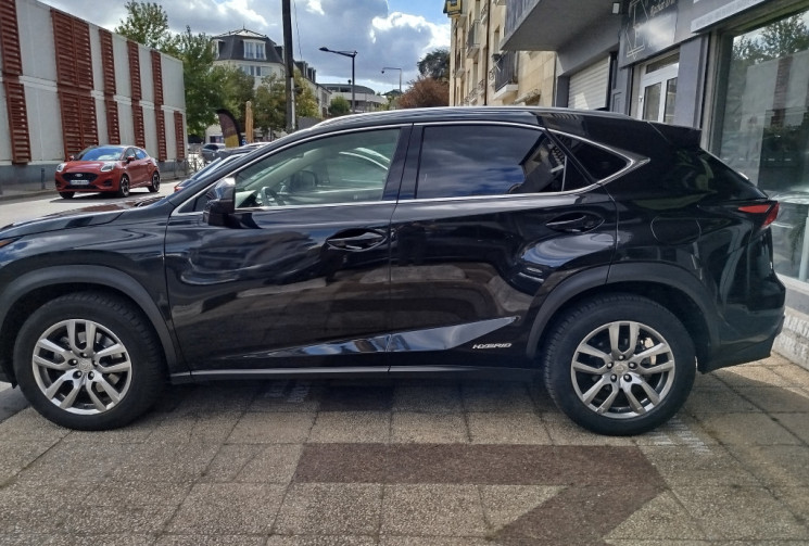 Lexus NX 300h  LUXE 2.5 VVT-i 197 AWD E-CVT 155 cv Boîte auto
