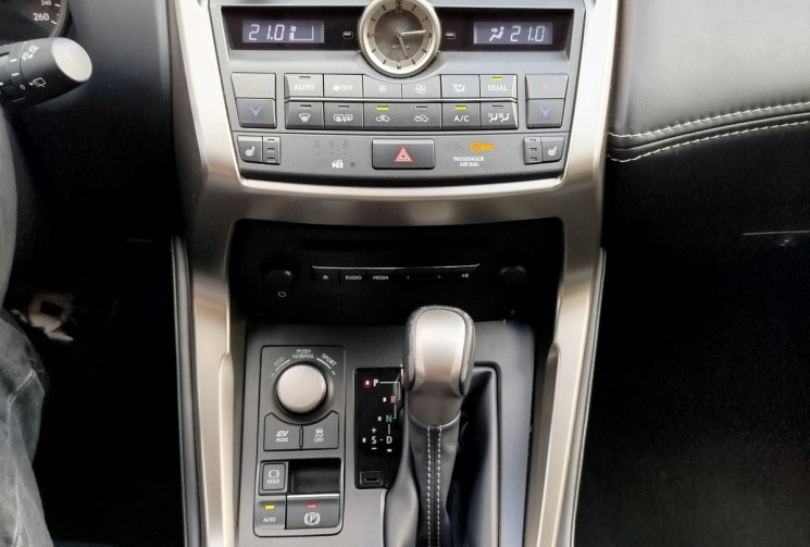 Lexus NX 300h  LUXE 2.5 VVT-i 197 AWD E-CVT 155 cv Boîte auto