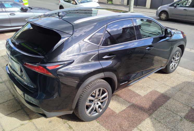 Lexus NX 300h  LUXE 2.5 VVT-i 197 AWD E-CVT 155 cv Boîte auto