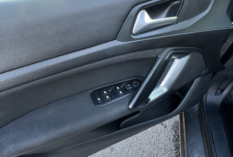 Peugeot 308 II 1.6 BlueHDi EAT6 S&S 120 cv Boîte auto