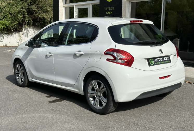 Peugeot 208 Allure 1.2 82 ch * ENTRETIEN A JOUR * CT OK * GARANTIE 6 MOIS
