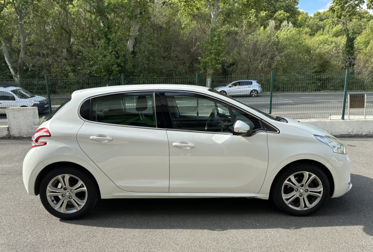 Peugeot 208 Allure 1.2 82 ch * ENTRETIEN A JOUR * CT OK * GARANTIE 6 MOIS