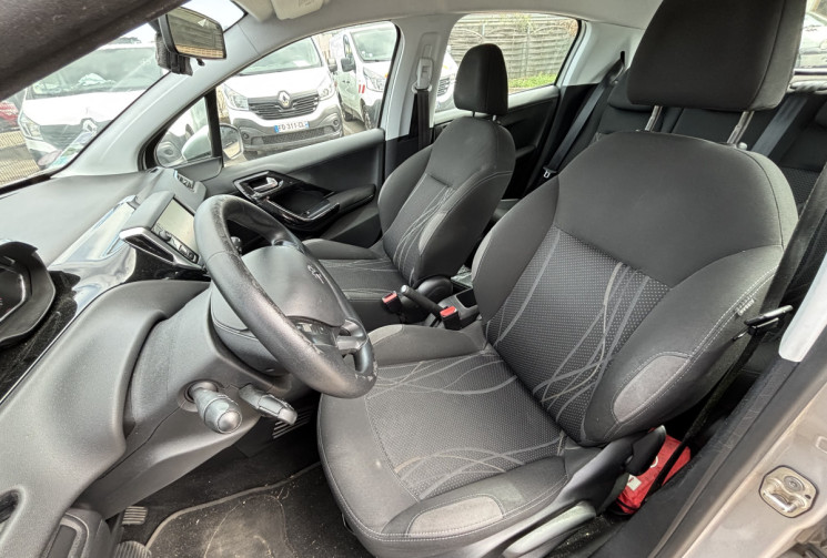 Peugeot 208 1.2 / 82 CH / ACTIVE Peugeot 208 1.2 / 82 CH / ACTIVE