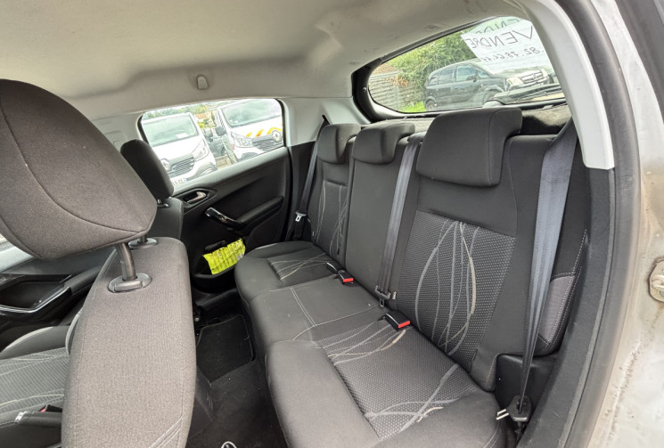 Peugeot 208 1.2 / 82 CH / ACTIVE Peugeot 208 1.2 / 82 CH / ACTIVE