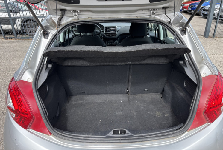 Peugeot 208 1.2 / 82 CH / ACTIVE Peugeot 208 1.2 / 82 CH / ACTIVE