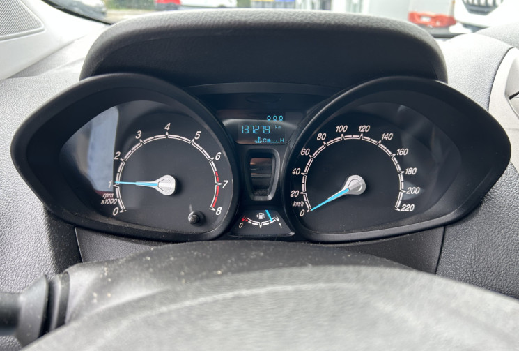 Ford Tourneo Courier Trend 1.0 l essence Distribution OK