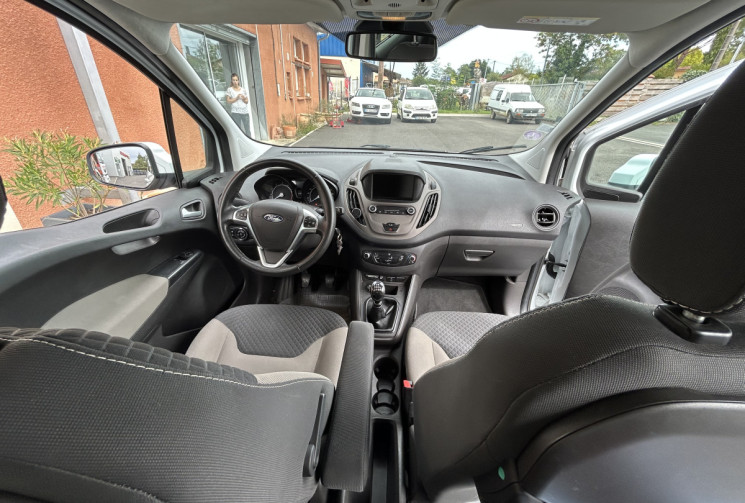 Ford Tourneo Courier Trend 1.0 l essence Distribution OK