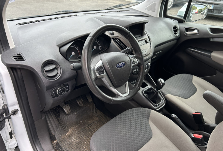 Ford Tourneo Courier Trend 1.0 l essence Distribution OK