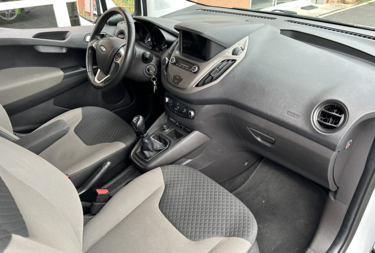 Ford Tourneo Courier Trend 1.0 l essence Distribution OK