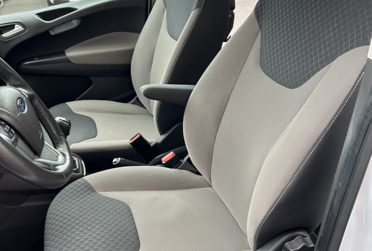 Ford Tourneo Courier Trend 1.0 l essence Distribution OK