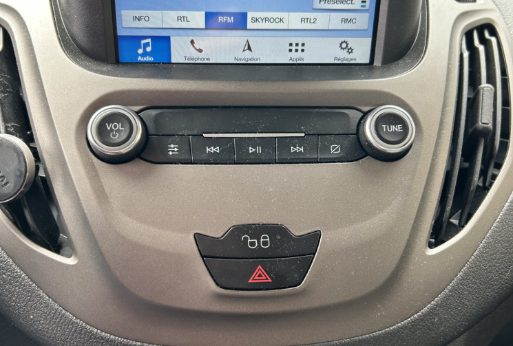 Ford Tourneo Courier Trend 1.0 l essence Distribution OK