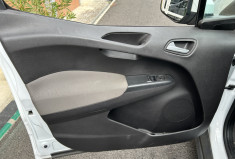 Ford Tourneo Courier Trend 1.0 l essence Distribution OK