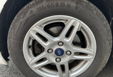 Ford Tourneo Courier Trend 1.0 l essence Distribution OK