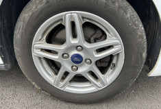 Ford Tourneo Courier Trend 1.0 l essence Distribution OK