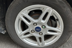 Ford Tourneo Courier Trend 1.0 l essence Distribution OK