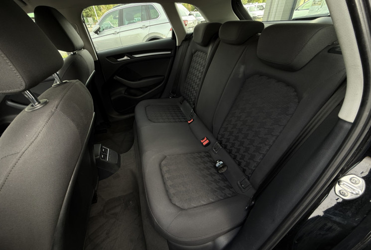 Audi A3 1.6 TDI 110CH AMBIENTE S-TRONIC 7