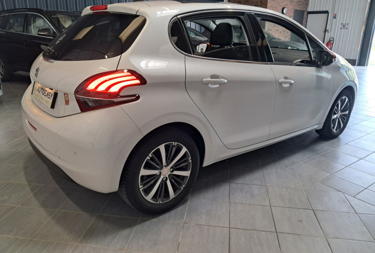 Peugeot 208  1.2 THP 110 ROLAND GARROS - 1ere main - TOPTIONS - TBE - SUIVI PEUGEOT - GARANTIE -