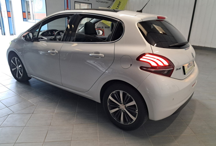 Peugeot 208  1.2 THP 110 ROLAND GARROS - 1ere main - TOPTIONS - TBE - SUIVI PEUGEOT - GARANTIE -