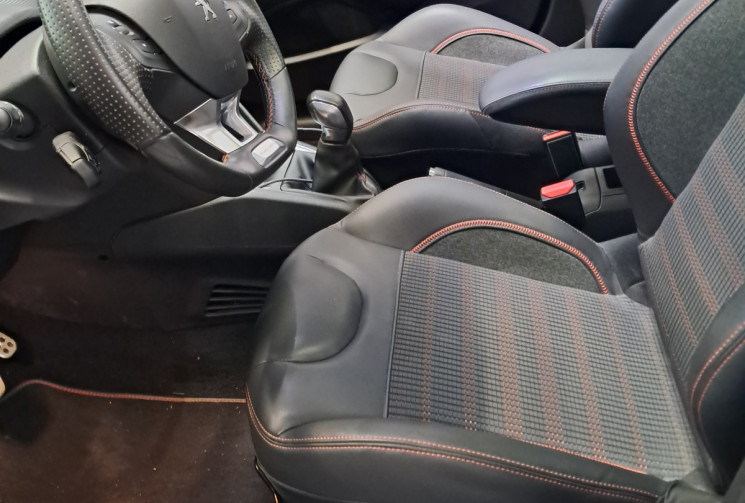 Peugeot 208  1.2 THP 110 ROLAND GARROS - 1ere main - TOPTIONS - TBE - SUIVI PEUGEOT - GARANTIE -