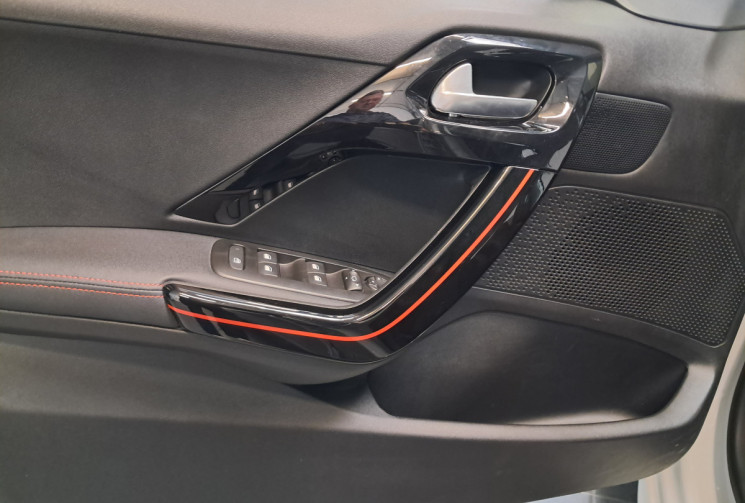 Peugeot 208  1.2 THP 110 ROLAND GARROS - 1ere main - TOPTIONS - TBE - SUIVI PEUGEOT - GARANTIE -