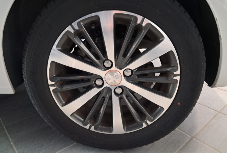 Peugeot 208  1.2 THP 110 ROLAND GARROS - 1ere main - TOPTIONS - TBE - SUIVI PEUGEOT - GARANTIE -