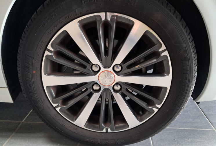 Peugeot 208  1.2 THP 110 ROLAND GARROS - 1ere main - TOPTIONS - TBE - SUIVI PEUGEOT - GARANTIE -