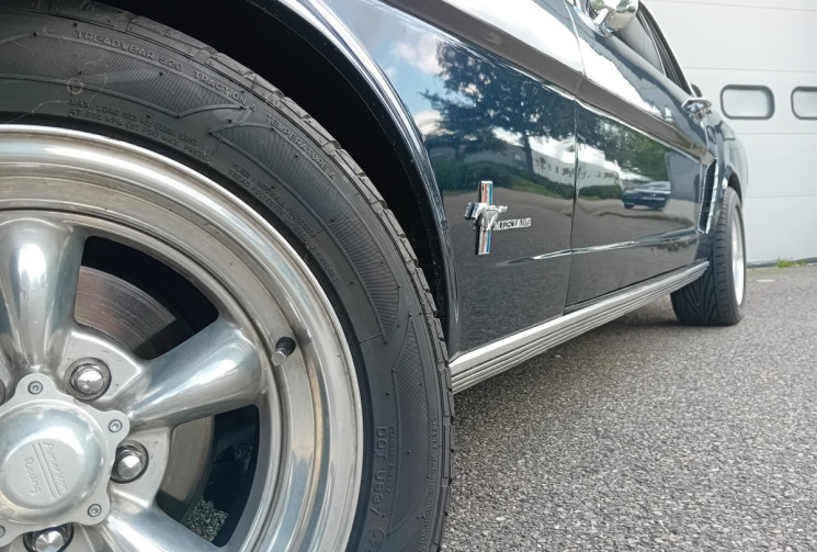 Ford MUSTANG Coupé V8 ( consulter description pour plus de détails ) 