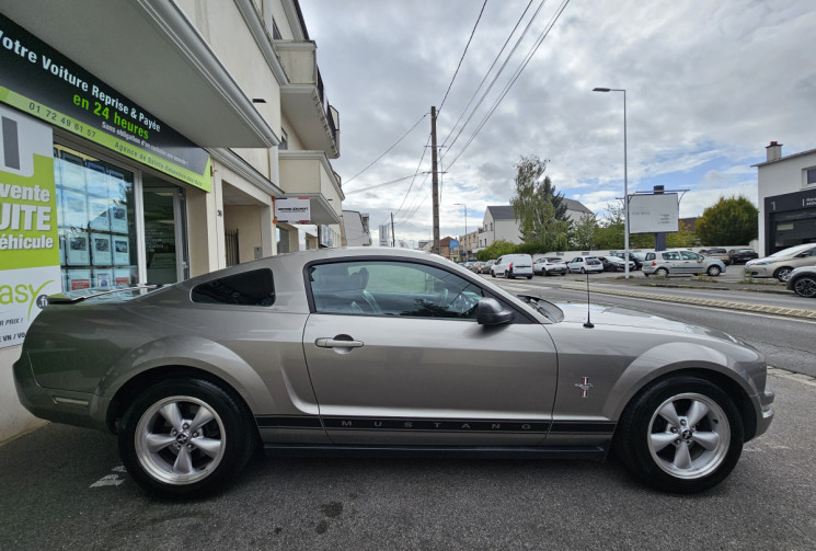 Ford MUSTANG 210 cv 4.0L V6 Boite Mécanique IMMAT FRANCAISE 