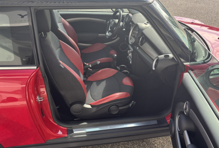 Mini Mini  COOPER (2) R56 1.6D 110