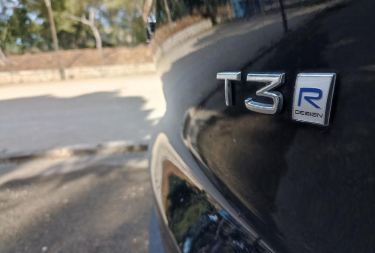 Volvo XC40 T3 163 CH R-DESIGN BVA8 - Toit Pano - Camera - Org France !