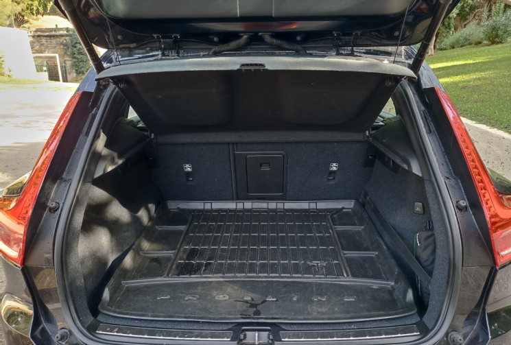 Volvo XC40 T3 163 CH R-DESIGN GEARTRONIC 8 - Toit Pano - Camera