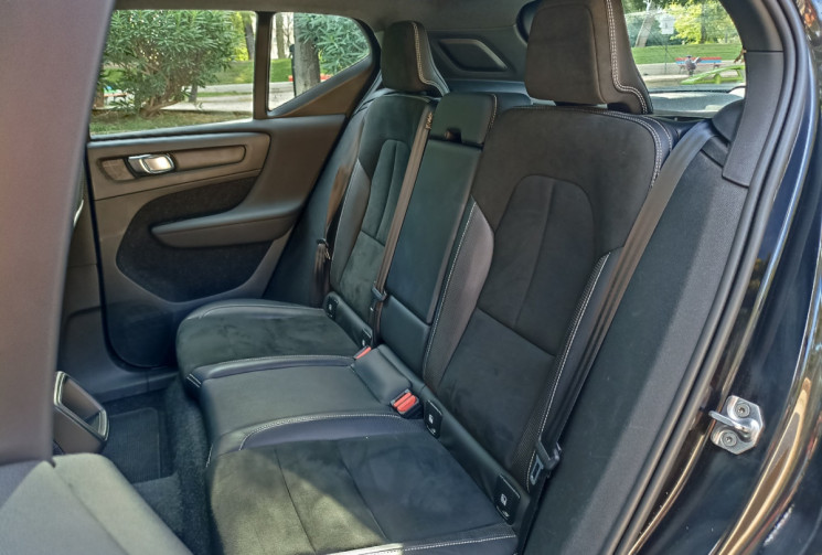 Volvo XC40 T3 163 CH R-DESIGN GEARTRONIC 8 - Toit Pano - Camera
