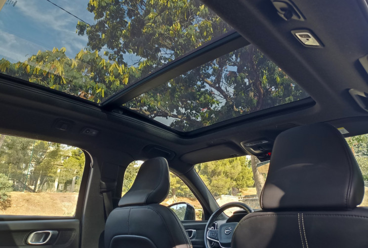 Volvo XC40 T3 163 CH R-DESIGN GEARTRONIC 8 - Toit Pano - Camera
