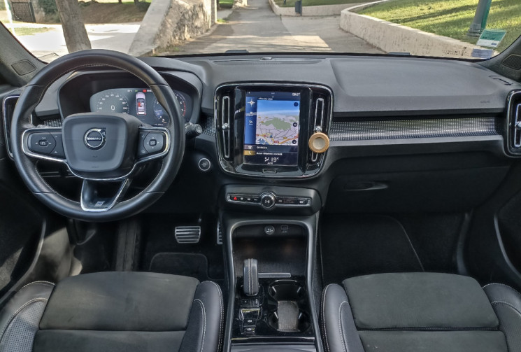Volvo XC40 T3 163 CH R-DESIGN GEARTRONIC 8 - Toit Pano - Camera