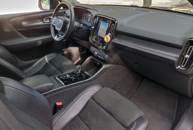 Volvo XC40 T3 163 CH R-DESIGN GEARTRONIC 8 - Toit Pano - Camera
