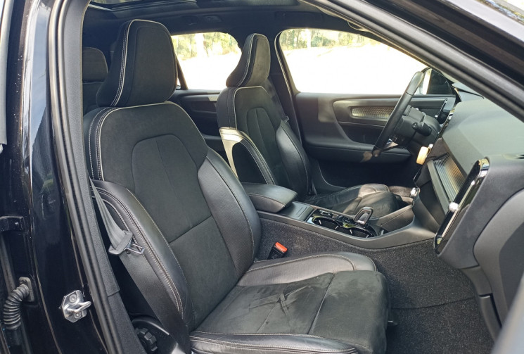 Volvo XC40 T3 163 CH R-DESIGN GEARTRONIC 8 - Toit Pano - Camera