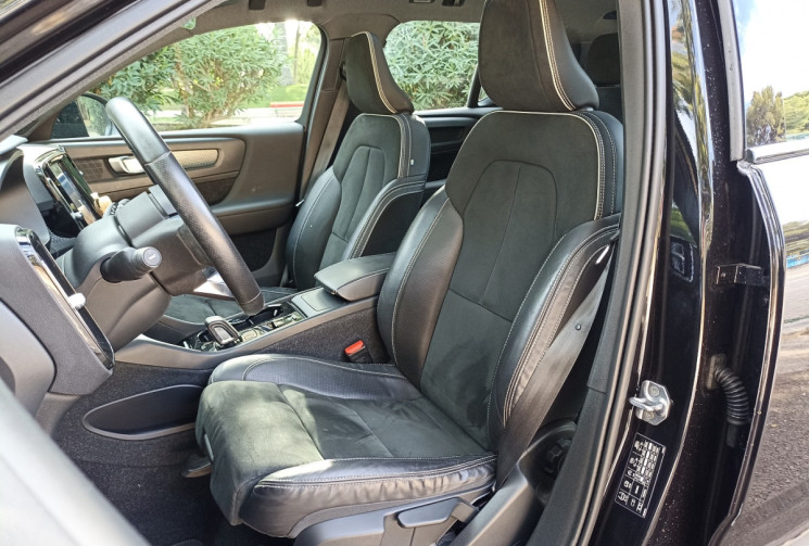 Volvo XC40 T3 163 CH R-DESIGN GEARTRONIC 8 - Toit Pano - Camera