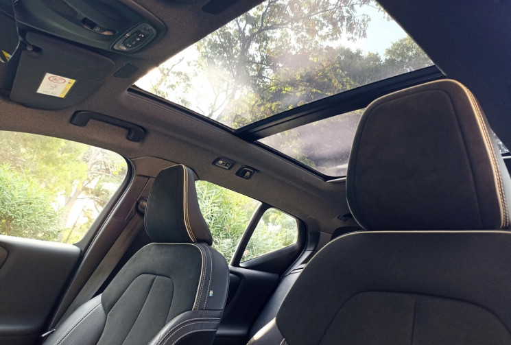 Volvo XC40 T3 163 CH R-DESIGN GEARTRONIC 8 - Toit Pano - Camera