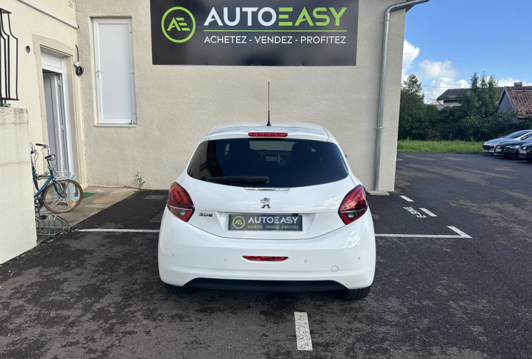 Peugeot 208 Phase 2 1.2 VTi 82 CH STYLE / 1ERE MAIN