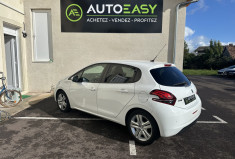 Peugeot 208 Phase 2 1.2 VTi 82 CH STYLE / 1ERE MAIN