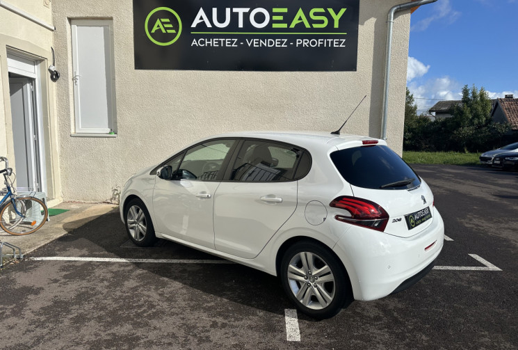 Peugeot 208 Phase 2 1.2 VTi 82 CH STYLE / 1ERE MAIN