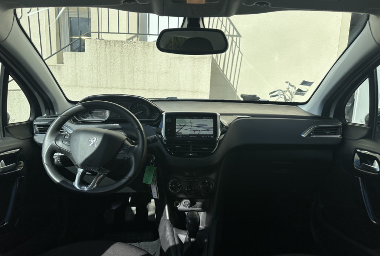 Peugeot 208 Phase 2 1.2 VTi 82 CH STYLE / 1ERE MAIN
