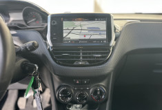 Peugeot 208 Phase 2 1.2 VTi 82 CH STYLE / 1ERE MAIN