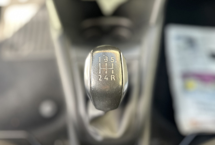 Peugeot 208 Phase 2 1.2 VTi 82 CH STYLE / 1ERE MAIN