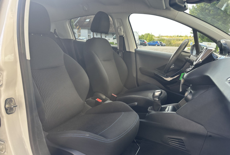Peugeot 208 Phase 2 1.2 VTi 82 CH STYLE / 1ERE MAIN
